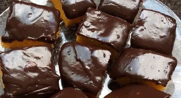 Bolo de Cenoura com Cobertura de Nutella 1 bolo de cenoura com cobertura de nutella