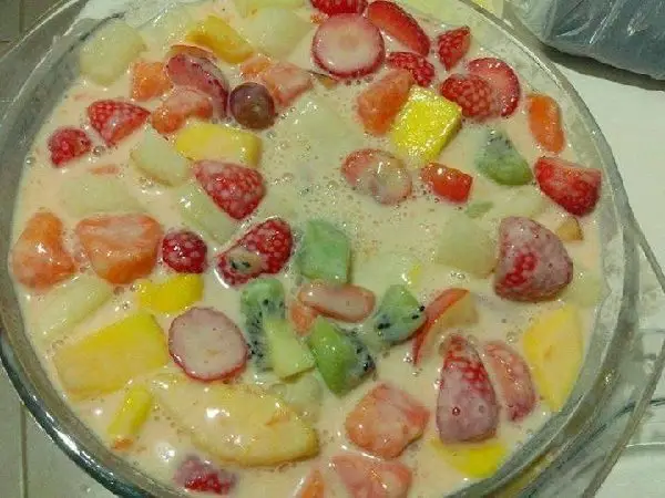 Salada de Frutas com Leite Condensado e Creme de Leite 2 salada de frutas com leite condensado e creme de leite