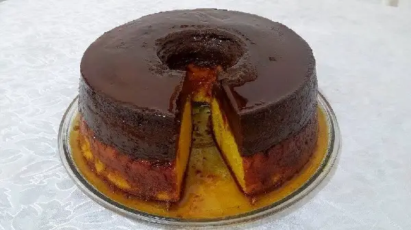 bolo de cenoura com pudim de chocolate