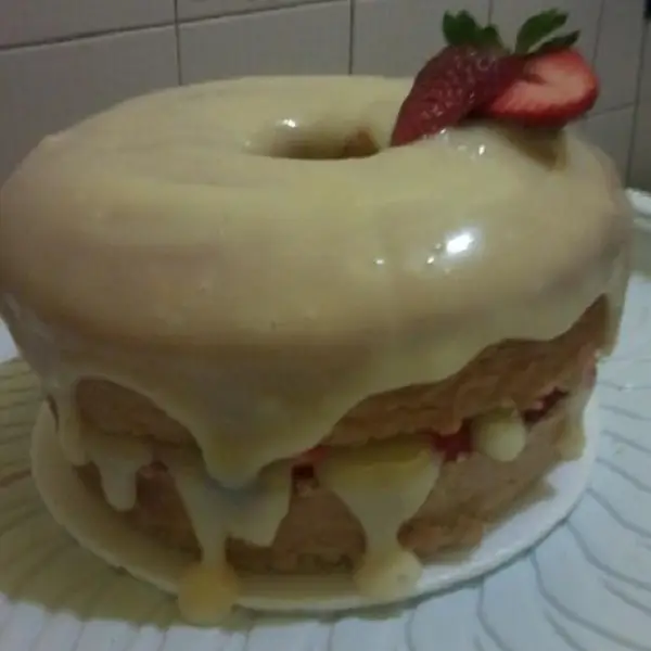 bolo de morango simples