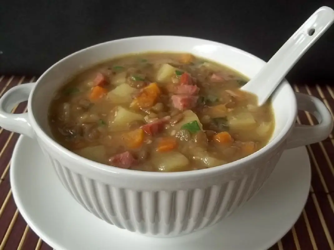 Sopa de Lentilha com Linguiça Calabresa 3 sopa de lentilha com linguiça calabresa
