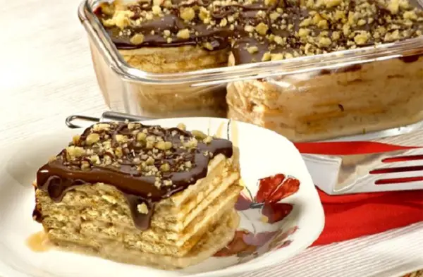 torta de nata com cobertura de chocolate - a sobremesa perfeita para o Natal