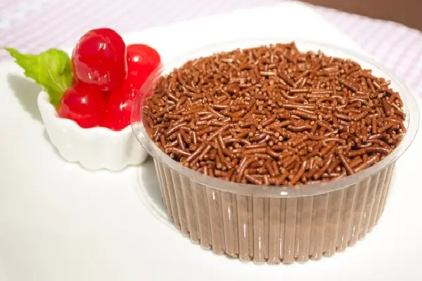 mousse de chocolate com nescau, no potinho