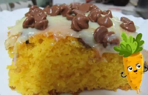 bolo de cenoura com cobertura de leite ninho