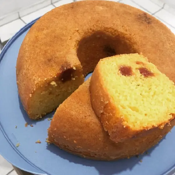 bolo de milharina com goiabada, depois de pronto