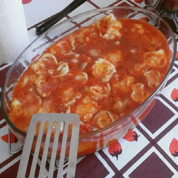 rondelli com massa de lasanha, pronto para servir