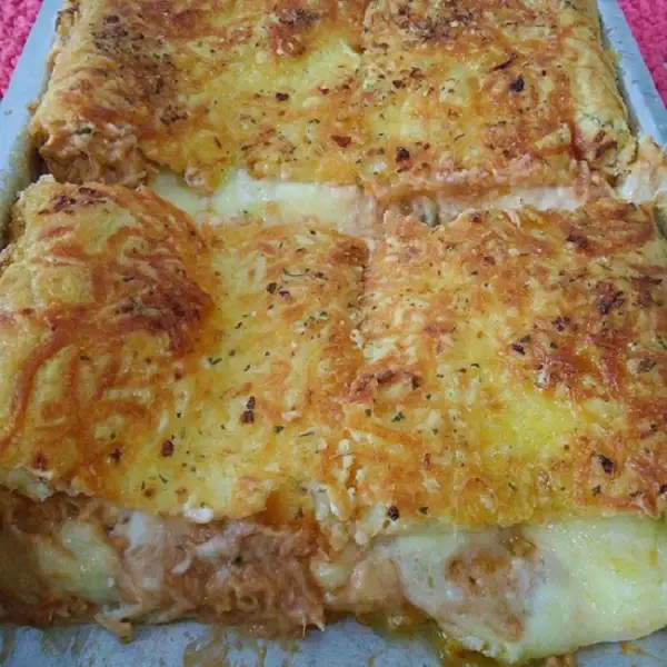 torta de frango, servido na assadeira