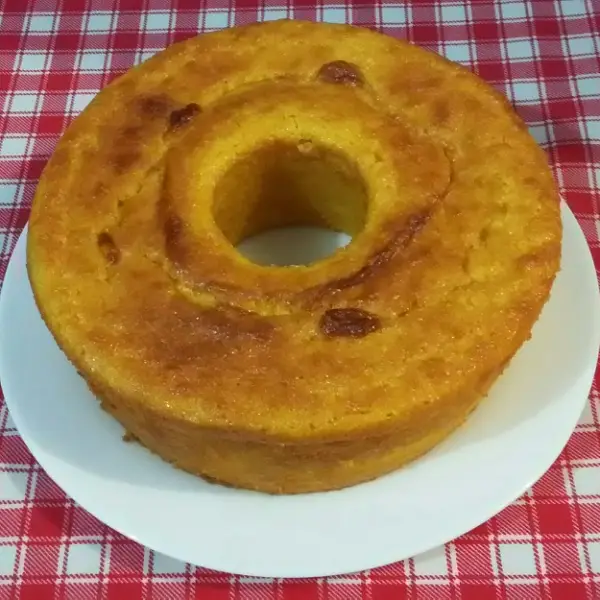 Bolo de Milho com Leite Condensado 6 bolo de milho com leite condensado, pronto para servir.