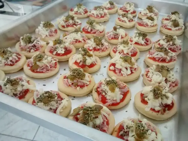 mini pizza, na assadeira
