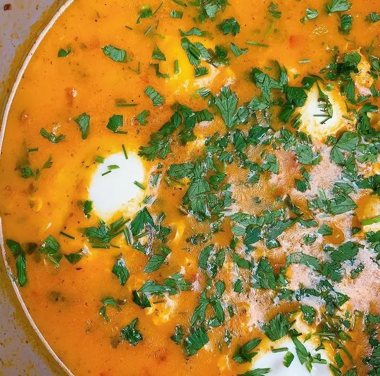 Moqueca de Ovo, uma opção deliciosa pra quem está com a grana curta. Conheça 3 moqueca de ovo