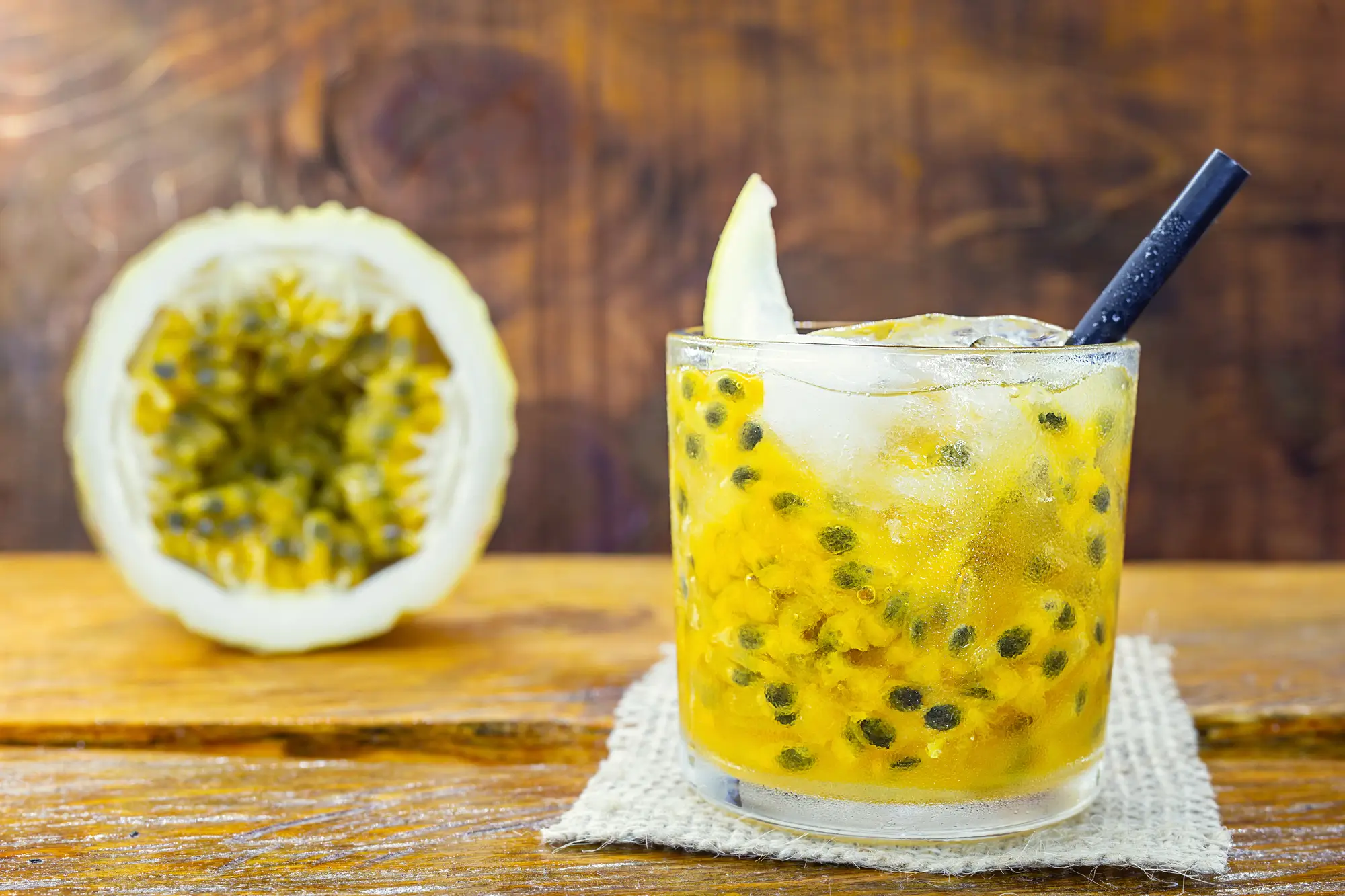 Caipirinha de Maracujá Igual da Balada! Faça do jeito fácil na sua casa. 2 Caipirinha de maracujá