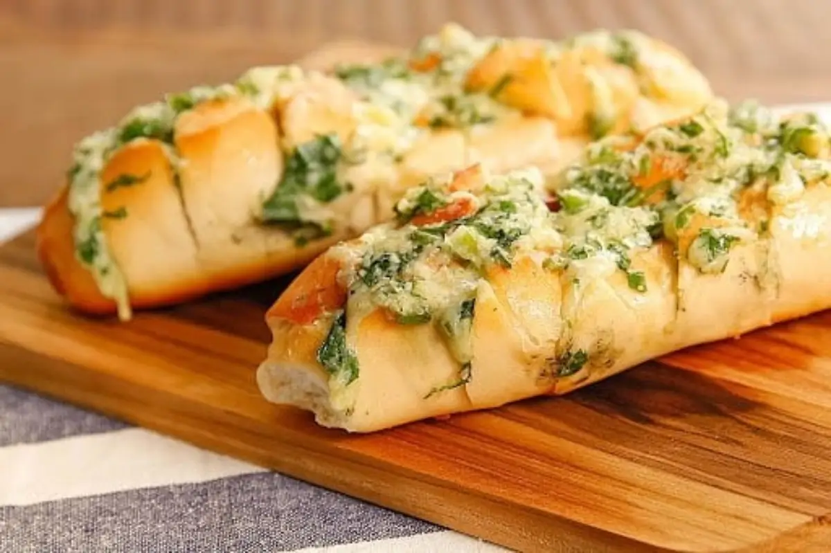 Pão de Alho com Requeijão e Queijo 4 pão de alho com requeijão e queijo