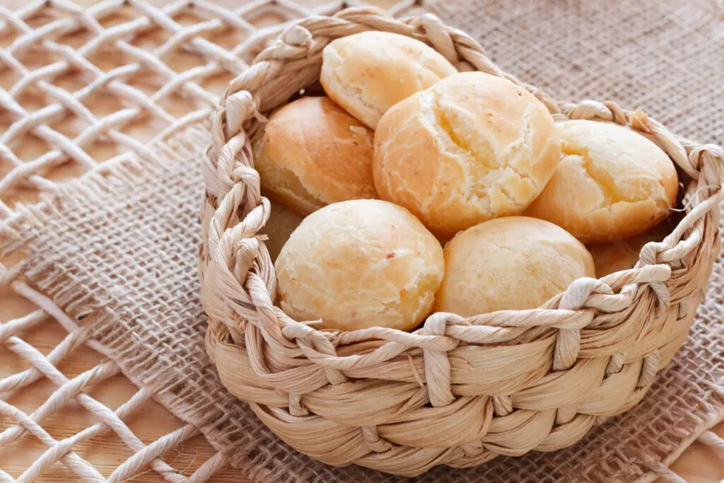O Pão de Queijo sem Queijo é perfeito para os intolerantes à lactose. Confira a receita! 1 pão de queijo sem queijo