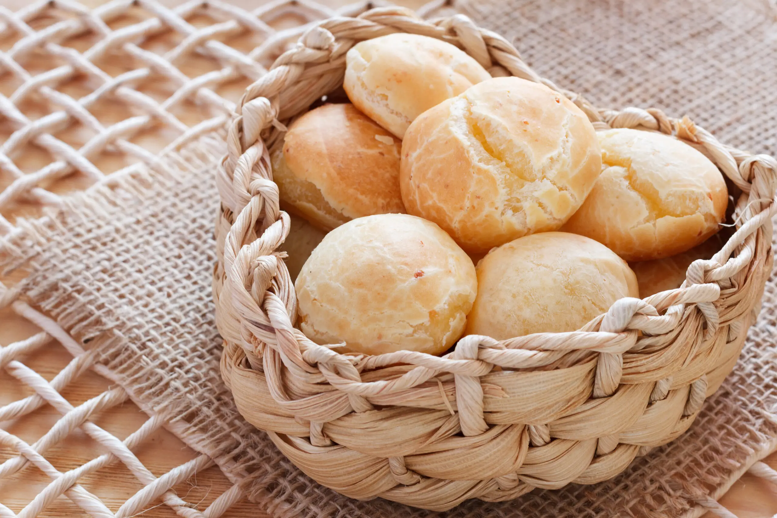 O Pão de Queijo sem Queijo é perfeito para os intolerantes à lactose. Confira a receita! 3 pão de queijo sem queijo