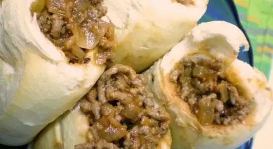 Buraco quente, um lanche de carne moída econômico, delicioso e fácil de fazer 4 Buraco quente é pão francês recheado com molho de carne moída
