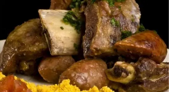 Churrasco de pescador ou costela na panela de pressão com linguiça uma refeição completa 3 churrasco de pescador na panela de pressão