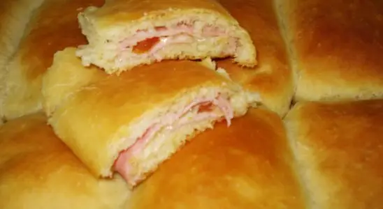 Pacotão de queijo e presunto, um salgado econômico e delicioso para o lanche 1 pacotão de queijo e presunto