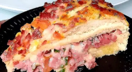 Pastelão de forno recheado uma delícia para o seu lanche ou café 3 Delicioso pastelão de forno recheado com mortadela e queijo