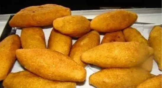 Bolinho caipira de frango inteiro com farinha de milho igual feito na fazenda 2 Bolinho caipira de frango com farinha de milho