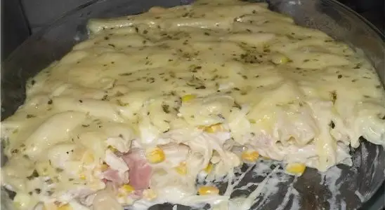 Macarrão penne ao molho branco gratinado no forno uma refeição completa pronta em minutos 4 macarrão penne ao molho branco