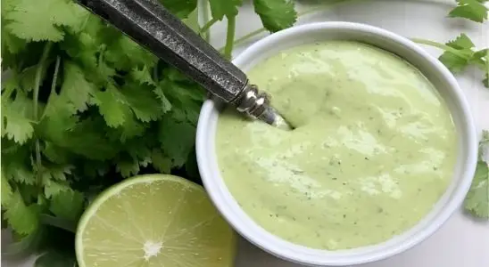 Molho verde de alho para temperar sua salada ou servir acompanhando um tira gosto 1 Molho verde de alho