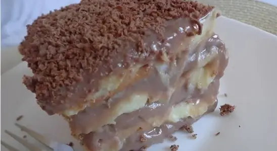 Esse é o pavê de chocolate mais fácil do mundo basta bater os ingredientes e montar na travessa 2 pavê de chocolate