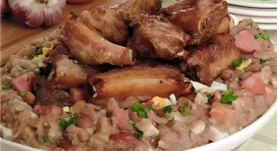 Tutu de feijão ou virado à paulista com costelinha de porco delicioso e fácil de fazer 1 tutu de feijão