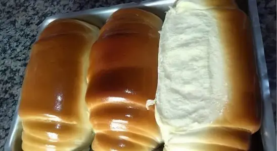 Pão caseiro fofinho e macio perfeito para comer com manteiga no café da manhã ou da tarde 3 Pão caseiro fofinho