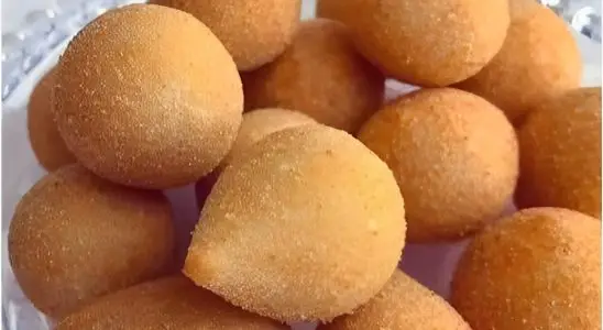 Coxinha de mandioca diferente e deliciosa vai bem com qualquer recheio 1 Coxinha de mandioca
