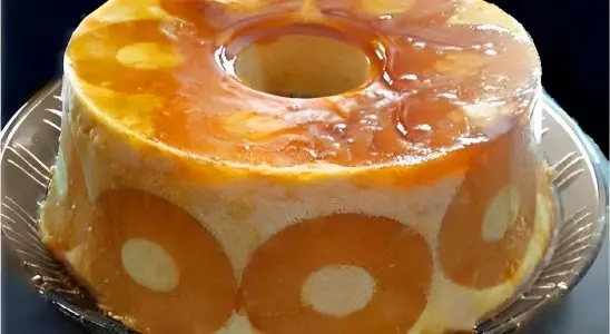 Pudim de abacaxi com a fruta não vai ao forno é só bater os ingredientes e levar à geladeira 4 Pudim de abacaxi