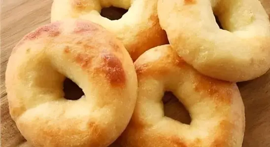 Rosquinha de queijo mineira assada muito fácil é só misturar os ingredientes modelar e assar 4 Rosquinha de queijo assada