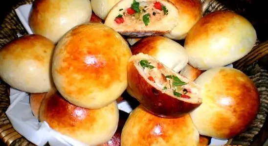 Pão de batata com frango e requeijão bem fofinho e derrete na boca 4 Pão de batata com frango