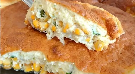 Suflê de milho de latinha ou omelete de forno feito com ingredientes que você tem no armário 4 Suflê de milho