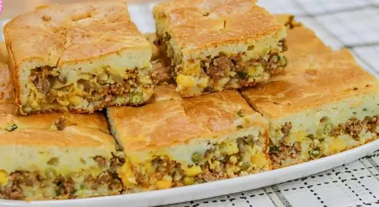 Torta de carne moída feita no liquidificador com recheio bem temperadinho e delicioso 4 Torta de carne simples e prática