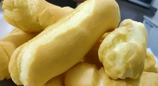 Biscoito de polvilho frito mineiro com truque para não espirrar nem fazer sujeira 2 biscoito de polvilho frito