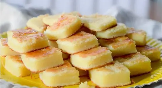 Bolo de queijo com leite condensado cremoso uma delícia receita da minha tia de Minas Gerais 3 Bolo de queijo com leite condensado