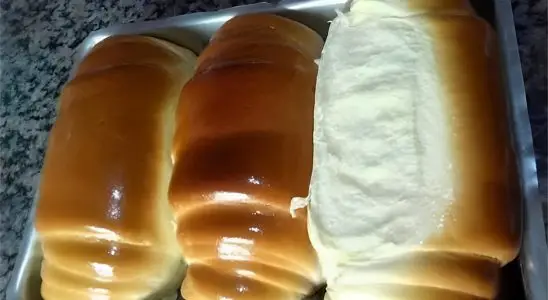 Pão caseiro fácil macio e fofinho perfeito para comer com manteiga no café ou lanche 3 Pão caseiro fácil macio e fofinho