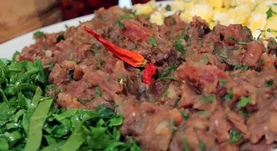 Se sobrou feijão em casa prepare essa deliciosa receita de tutu de feijão fácil e deliciosa 2 Tutu de feijão