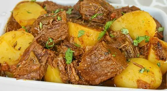 Carne de panela fácil preparada na panela de pressão com batatas 2 carne de panela
