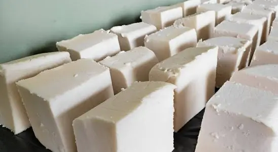 Para te ajudar a limpar tudo para ceia de natal aprenda a fazer esse sabão caseiro sensacional 2 sabão caseiro