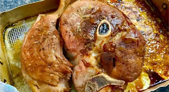 Pernil assado que desmancha na boca com tempero que tem gosto e cheiro de natal 1 Pernil assado