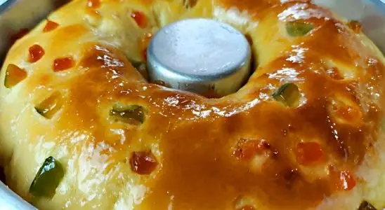 Pão doce de natal simples e maravilhoso perfeito para o café ou lanche 1 pão doce de natal