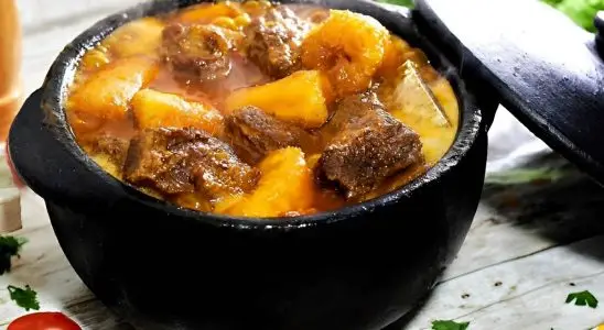 Vaca atolada uma receita tradicional brasileira para servir no almoço ou jantar 1 Vaca atolada