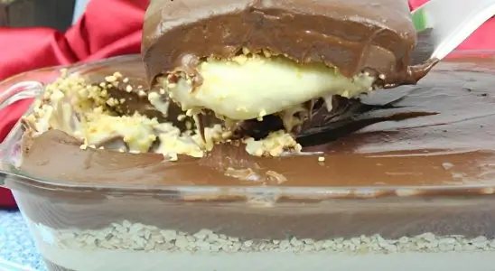 Bombom na travessa uma sobremesa gelada deliciosa e muito fácil de preparar 4 Bombom na travessa