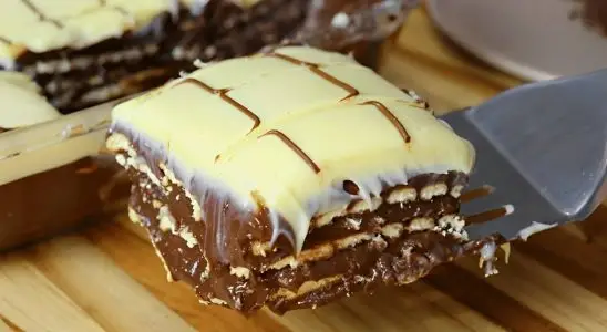 Pavê de chocolate com bolacha maisena perfeito para a Páscoa uma delícia 1 pavê de chocolate