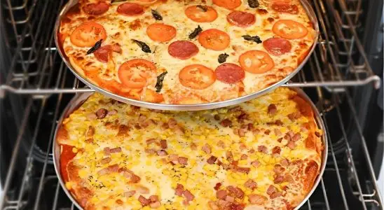 Pizza caseira que não precisa sovar uma delícia para servir no lanche ou jantar 2 pizza caseira