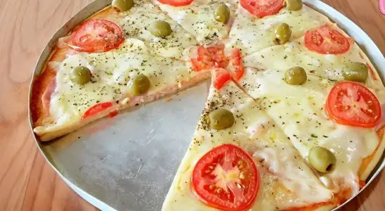 Pizza caseira de liquidificador um lanche simples e rápido para qualquer dia da semana 3 pizza caseira