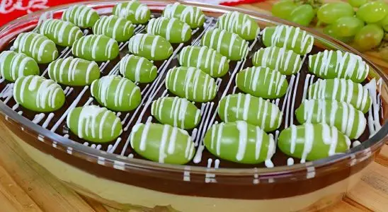 Bombom de uva na travessa uma sobremesa fácil de fazer e perfeita para o almoço de Páscoa 3 bombom de uva na travessa