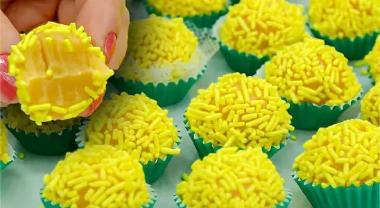 Brigadeiro de milho feito com milho de latinha muito fácil e perfeito para sua festa junina 1 brigadeiro de milho