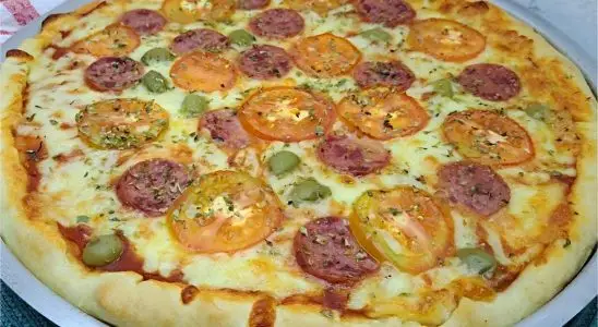 Massa de pizza caseira muito fácil que não precisa sovar até quem não sabe cozinhar consegue fazer 3 massa de pizza caseira